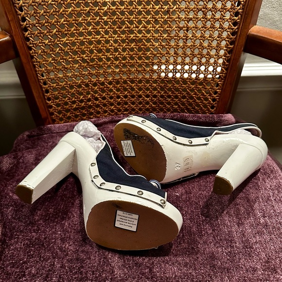 D&G Navy White Platform Slingback Heels SZ 37 (US 6.5-7) Peep Toe Stud Detail - Picture 5 of 8